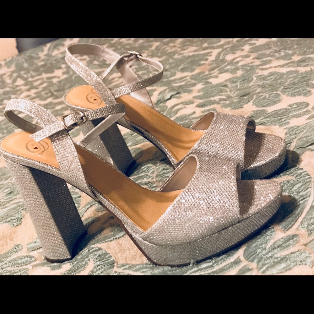 Silver heels 11 perfect for bridesmaids or NYE